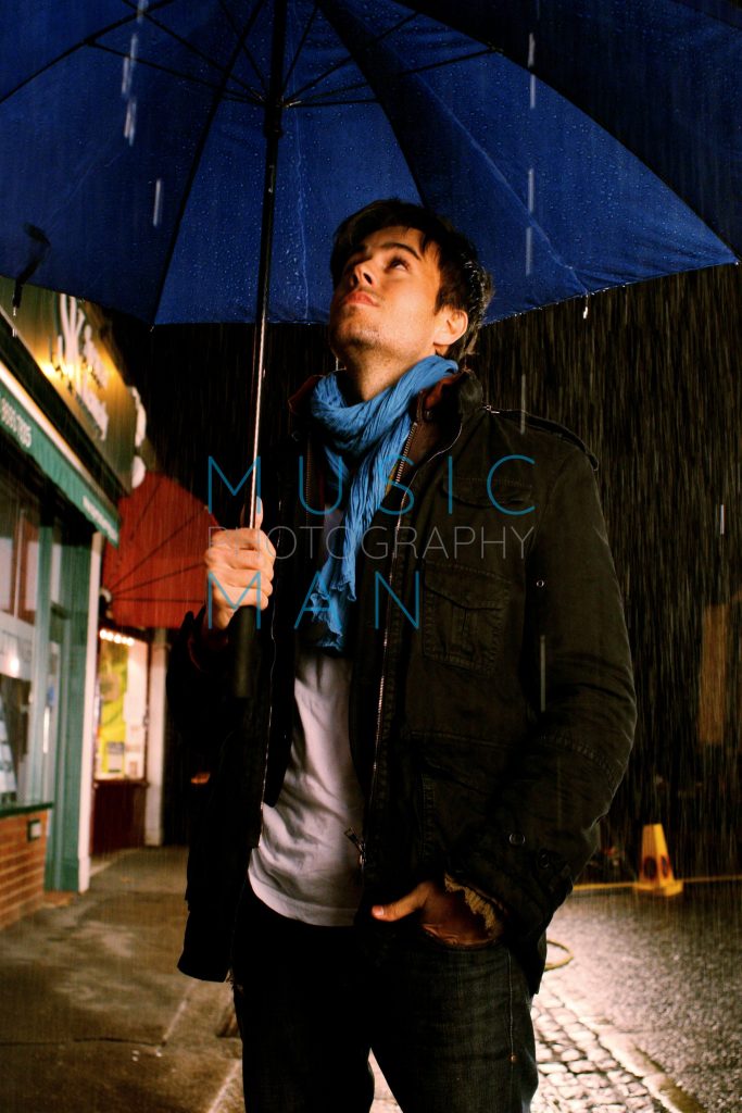 Enrique Iglesias behind the scenes during a candid moment on set in Dulwich Village, shot #3.